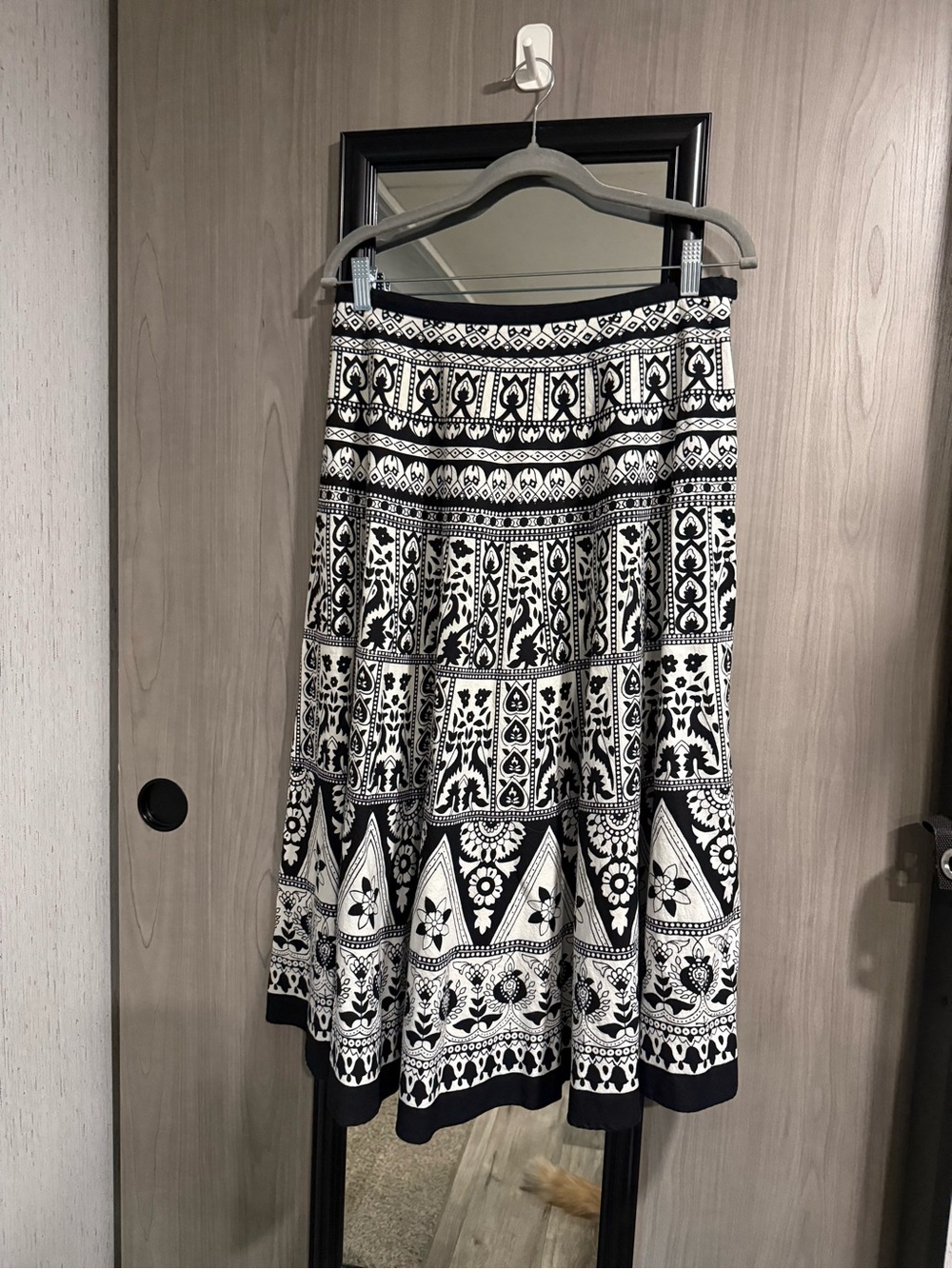 Magic Brand Black & White Patterned Maxi Skirt - Picture 2 of 3